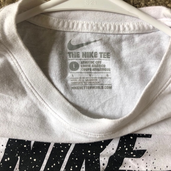 Nike Graphic T-Shirt - Picture 3 of 4